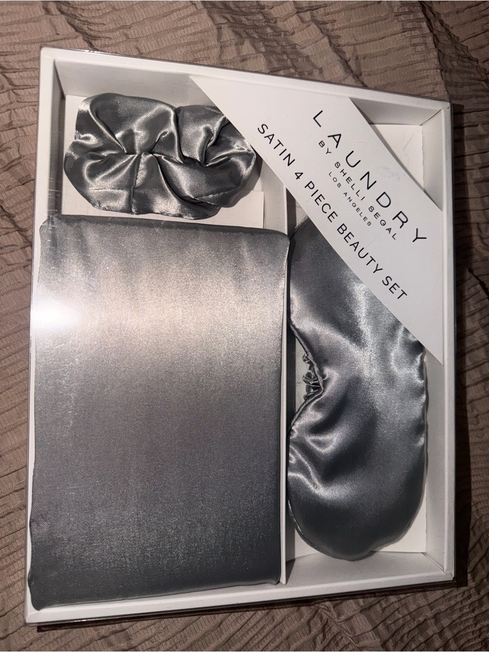Laundry By Shelli Segal Satin Beauty Set in Silver